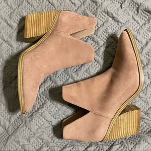 Vince Camuto Gigietta Bootie in Dry Rose